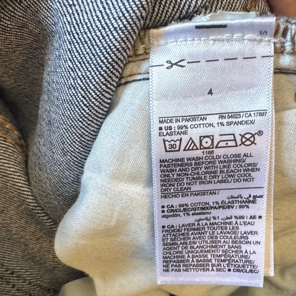 Old Navy Ultra High Rise Flare Leg Jeans size 4 - Picture 5 of 6